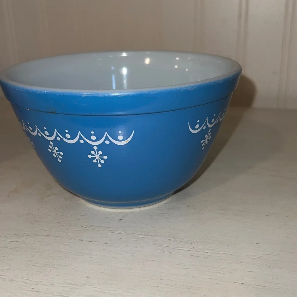 Vintage Pyrex Snowflake Blue Garland #401 Mixing bowl 1.5